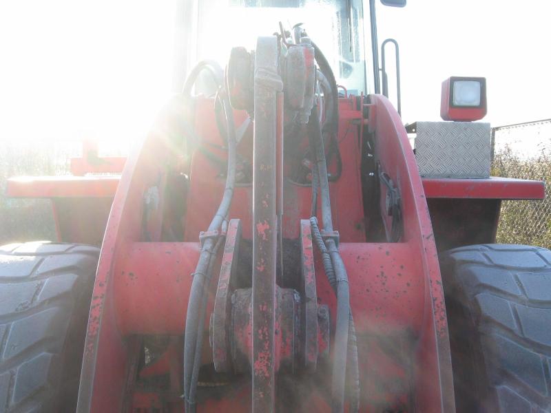 1 pequeno trator elétrico para aviões e <br>
1 carrinha VW T5 com danos no motor
-21