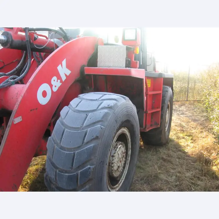 1 pequeño tractor eléctrico de avión y <br>
1 furgoneta VW T5 con daños en el motor
-22