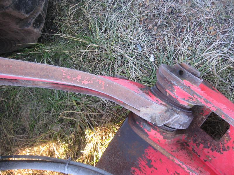 1 pequeno trator elétrico para aviões e <br>
1 carrinha VW T5 com danos no motor
-24