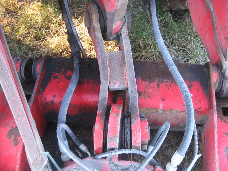 1 pequeno trator elétrico para aviões e <br>
1 carrinha VW T5 com danos no motor
-25