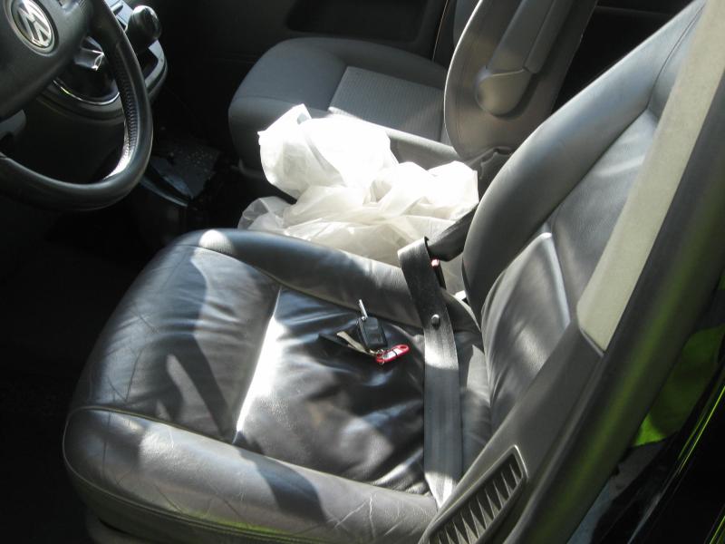 1 towbarless aircraft towing vehicle and <br>1 VW Transporter with engine breakdown-11