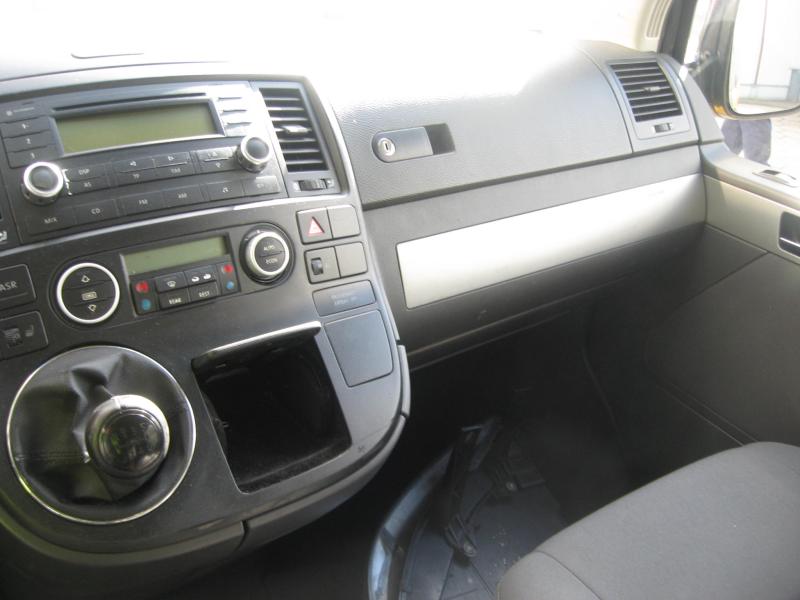 1 towbarless aircraft towing vehicle and <br>1 VW Transporter with engine breakdown-12