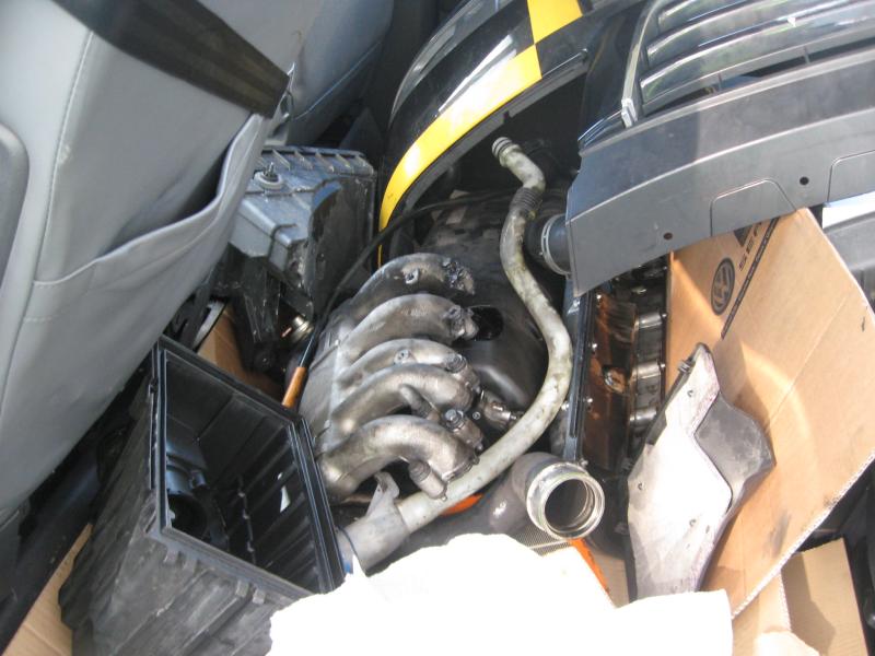 1 towbarless aircraft towing vehicle and <br>1 VW Transporter with engine breakdown-14