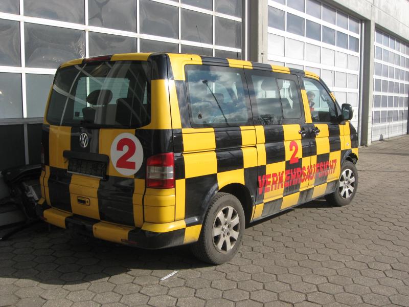 1 towbarless aircraft towing vehicle and <br>1 VW Transporter with engine breakdown-3