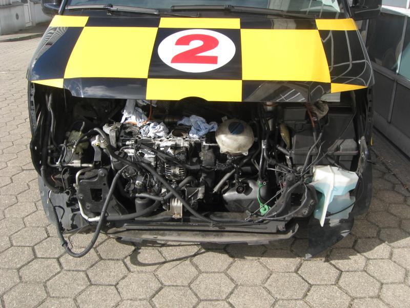 1 towbarless aircraft towing vehicle and <br>1 VW Transporter with engine breakdown-7