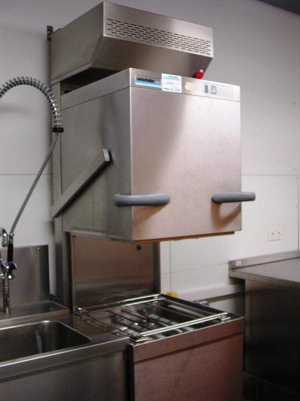 well maintained surplus catering equipment and technique-1