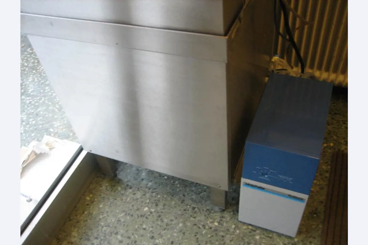 well maintained surplus catering equipment and technique-4