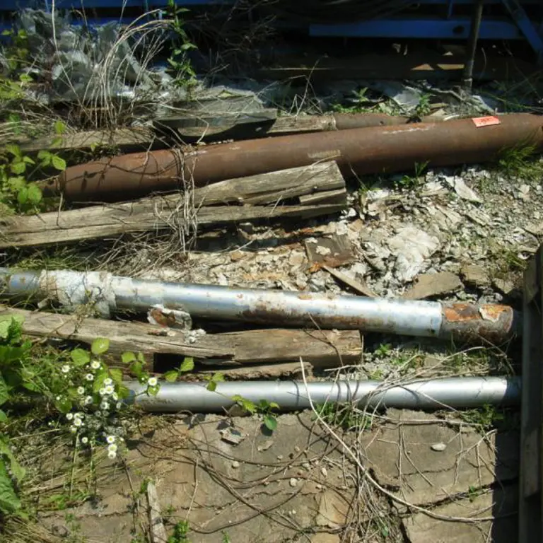 3 Bodendurchschlagraketen
