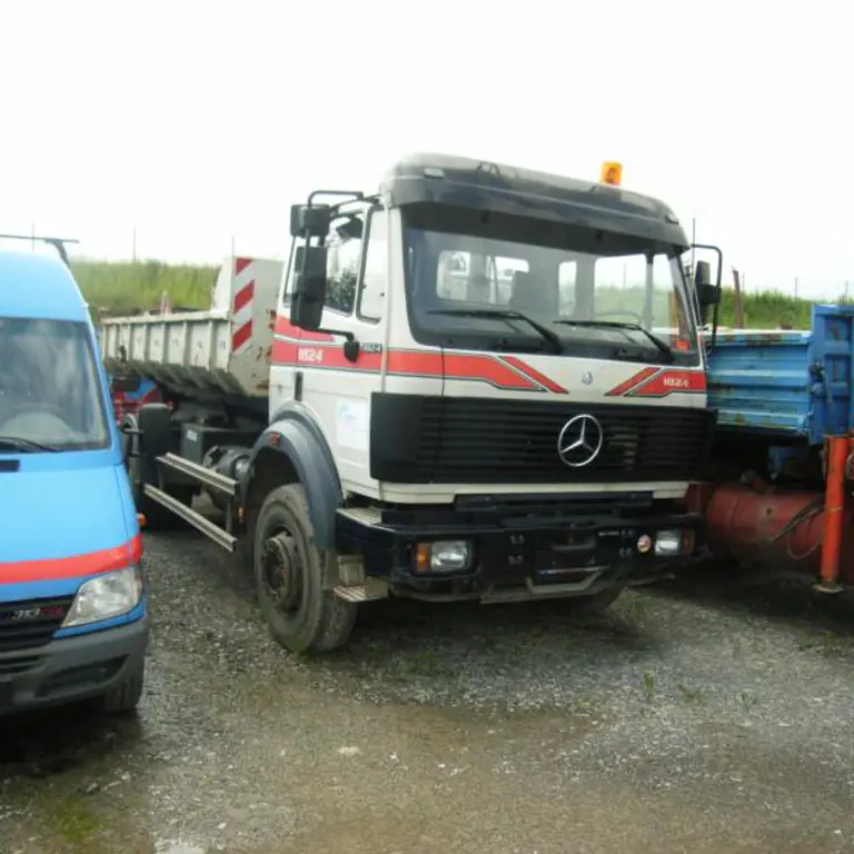 LKW mit Hakenabrollvorrichtung Mercedes-Benz 1824 AK