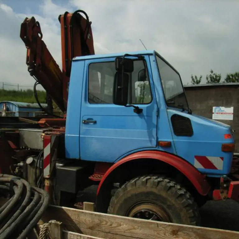 LKW Daimler-Benz Unimog 425