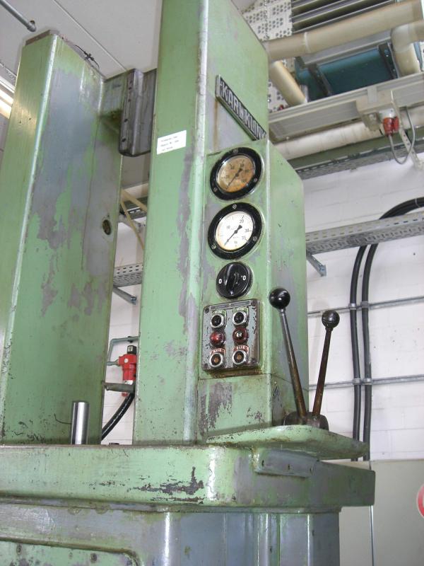 Mannigfaltige Pakete an Werkzeugen/ Werkzeughalter-1