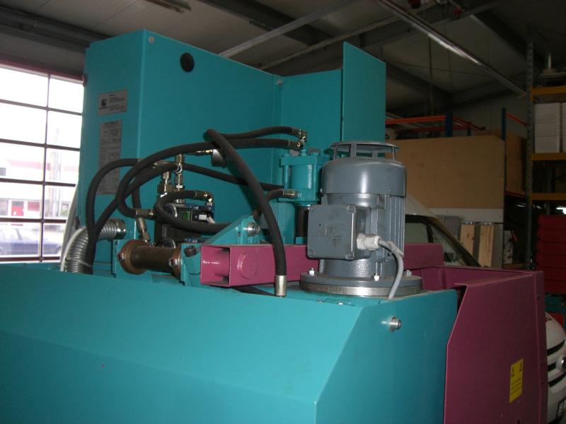 Cylindrical grinding machines + bar feeders and various drilling and turning holders
-4