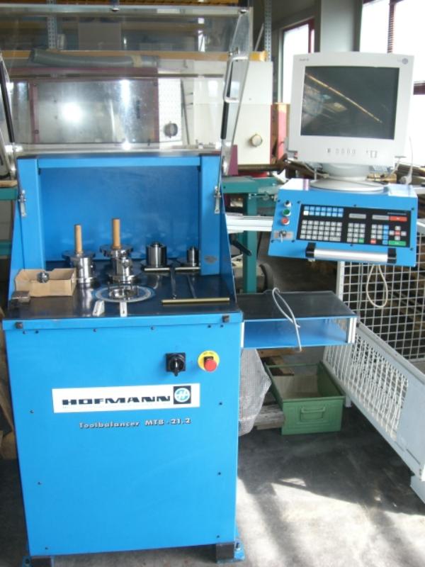 Cylindrical grinding machines + bar feeders and various drilling and turning holders
-1