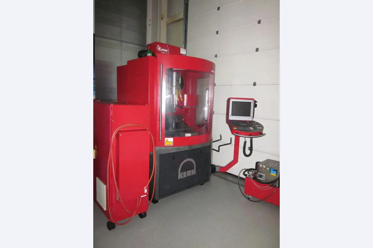 Cylindrical grinding machines + bar feeders and various drilling and turning holders
-3