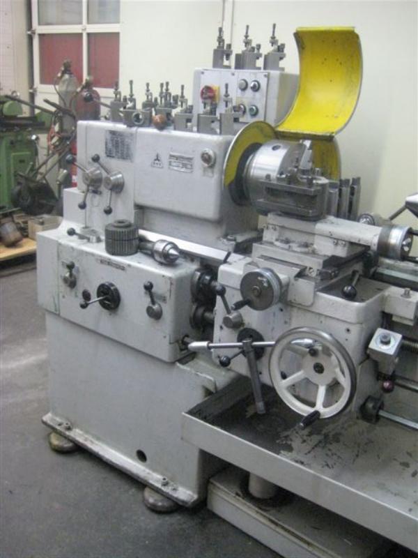 Cylindrical grinding machines + bar feeders and various drilling and turning holders
-4