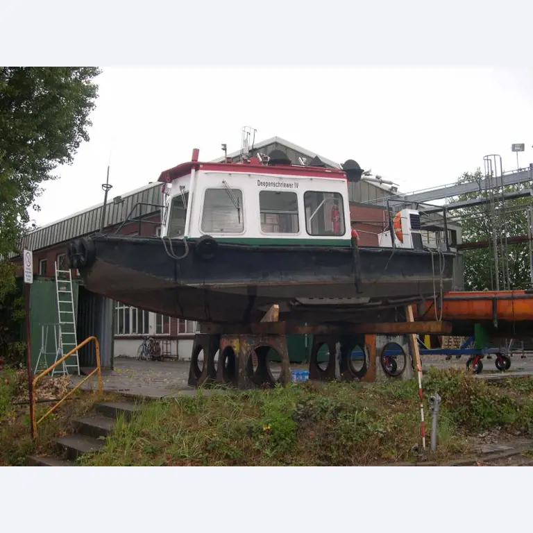 Working ship (direction finding boat) "Deepenschriewer IV" <br>and living barge "WS 3"-1