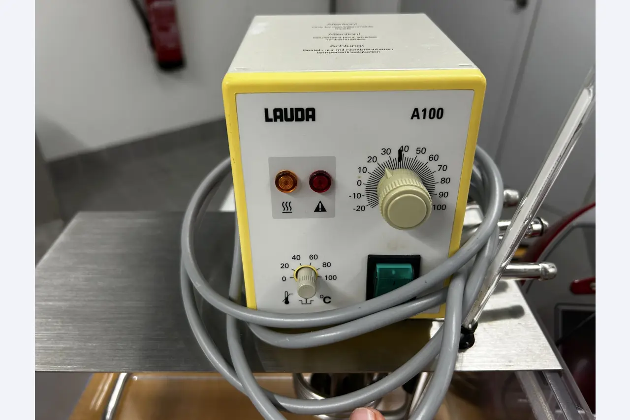 hochwertige Laborgeräte eines namhaften Unternehmens-4