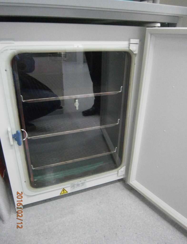 dobro vzdrževana laboratorijska oprema.-1