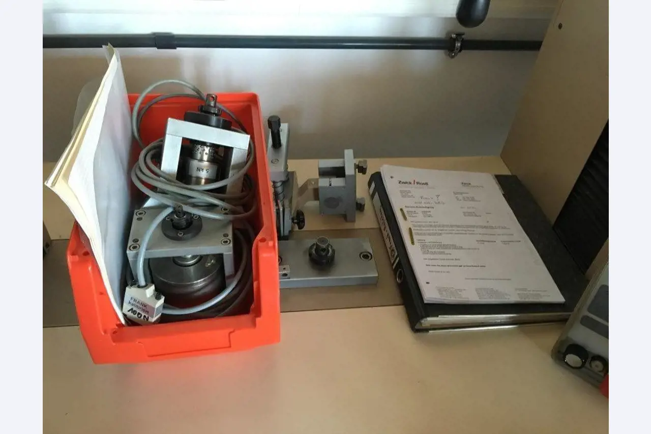 gepflegte Laborausstattung-2