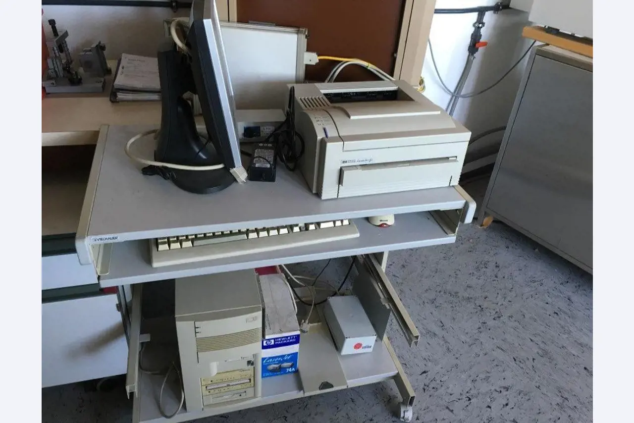 gepflegte Laborausstattung-3