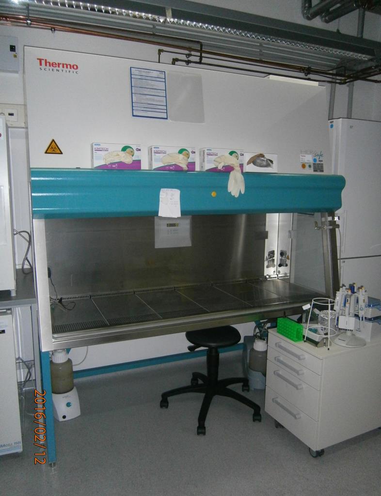 dobro vzdrževana laboratorijska oprema.-1