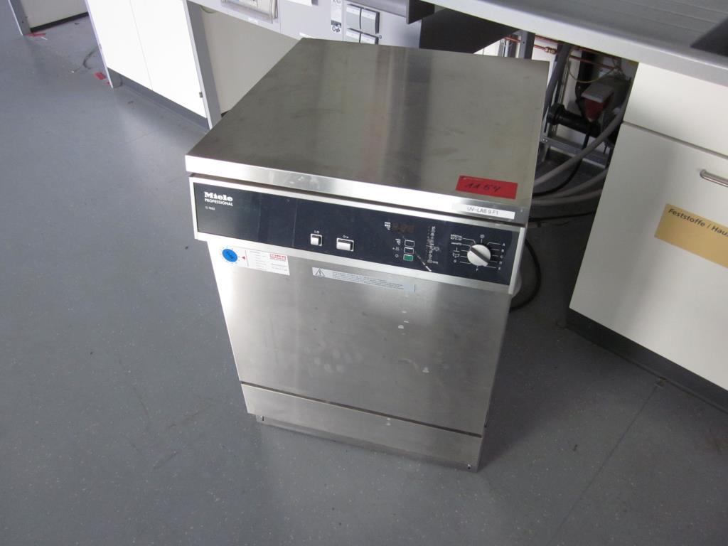 well-maintained laboratory equipment-2