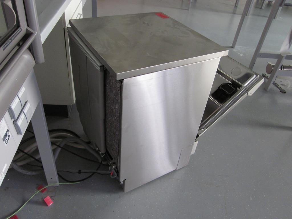 well-maintained laboratory equipment-3