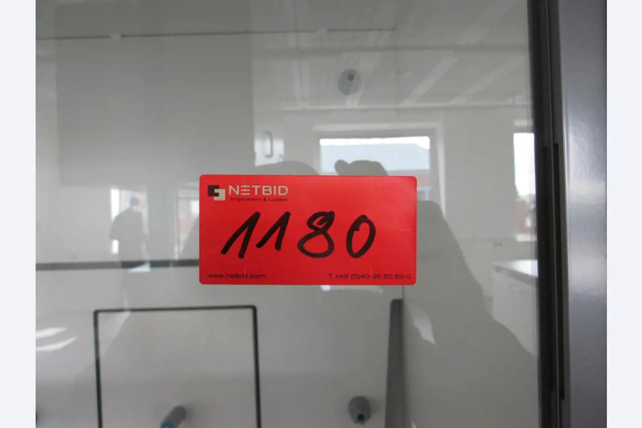 dobro vzdrževana laboratorijska oprema.-3