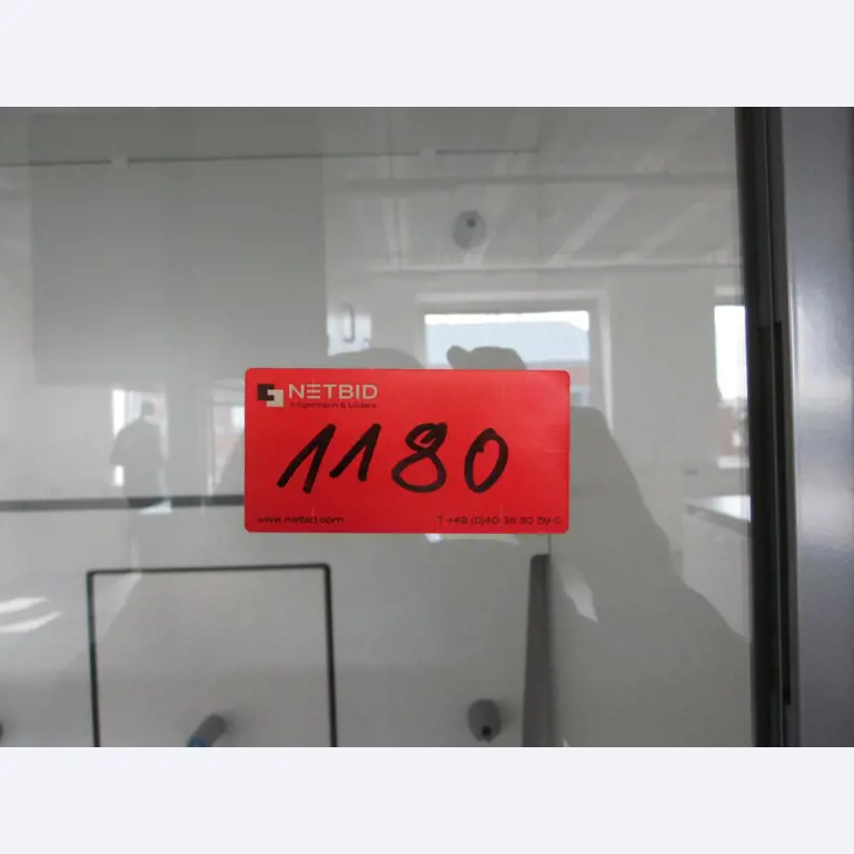 dobro vzdrževana laboratorijska oprema.-3