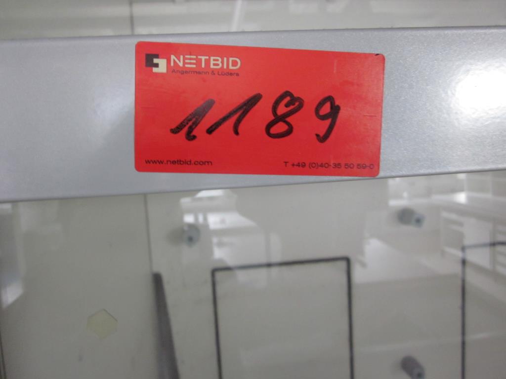 gepflegte Laborausstattung-3