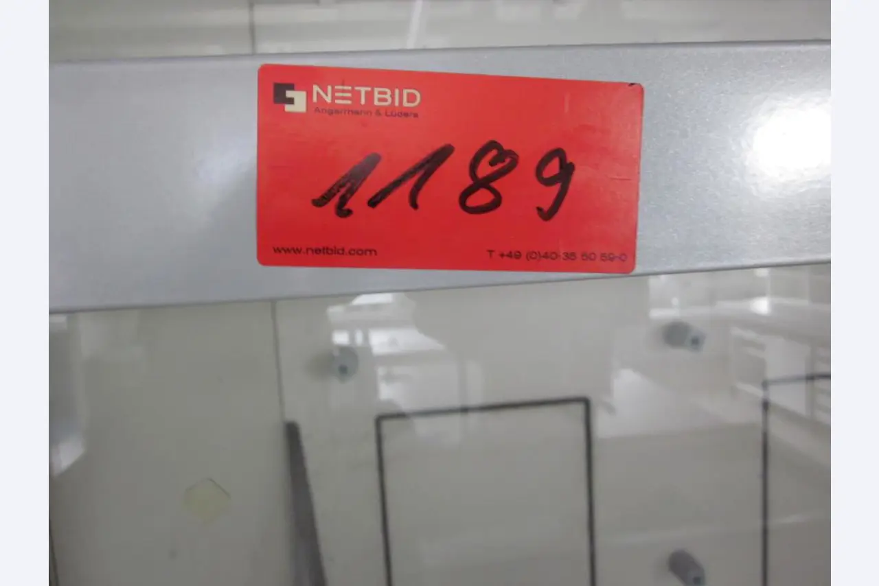 gepflegte Laborausstattung-3