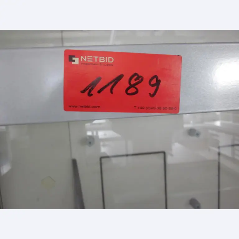 gepflegte Laborausstattung-3