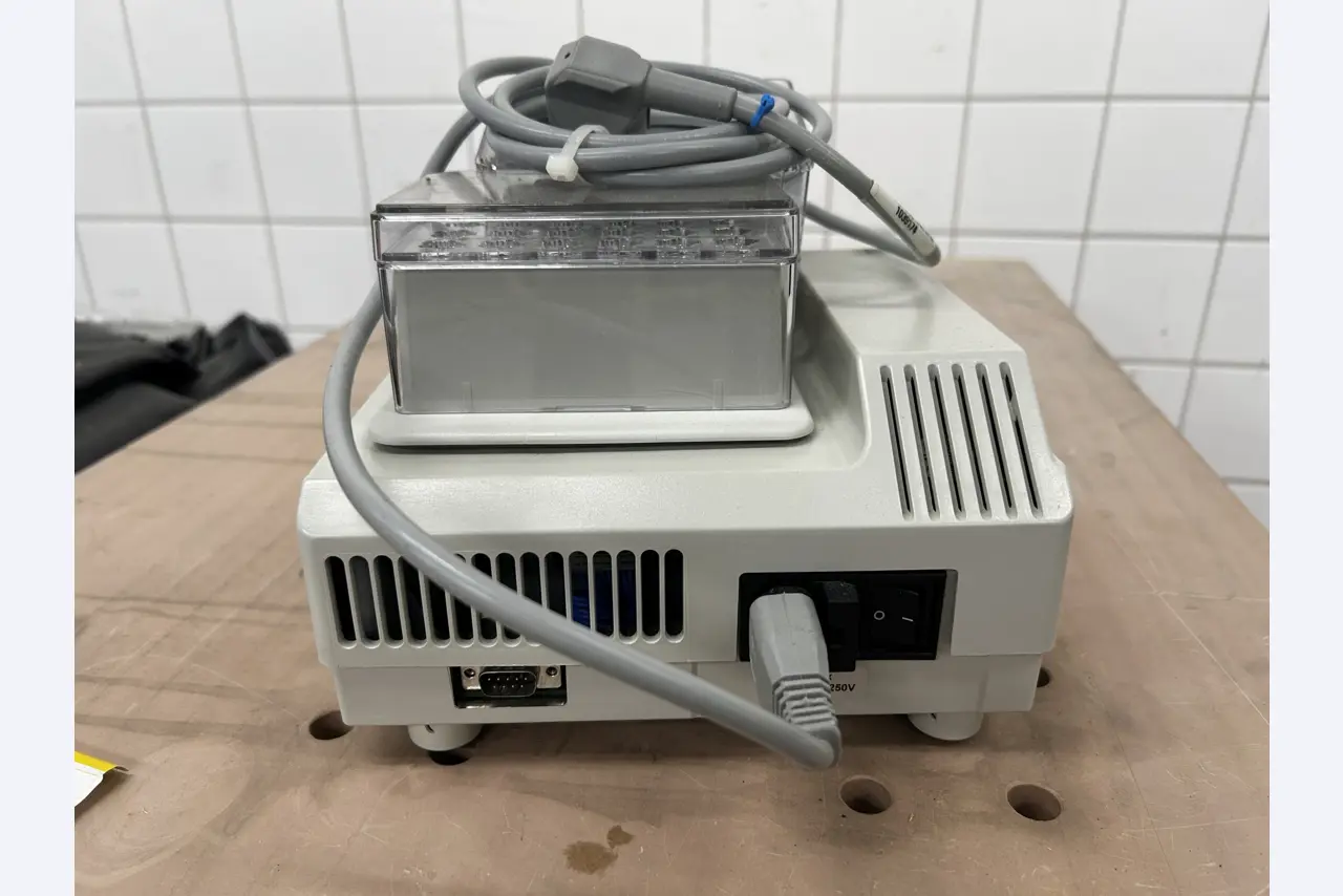 hochwertige Laborgeräte eines namhaften Unternehmens-4