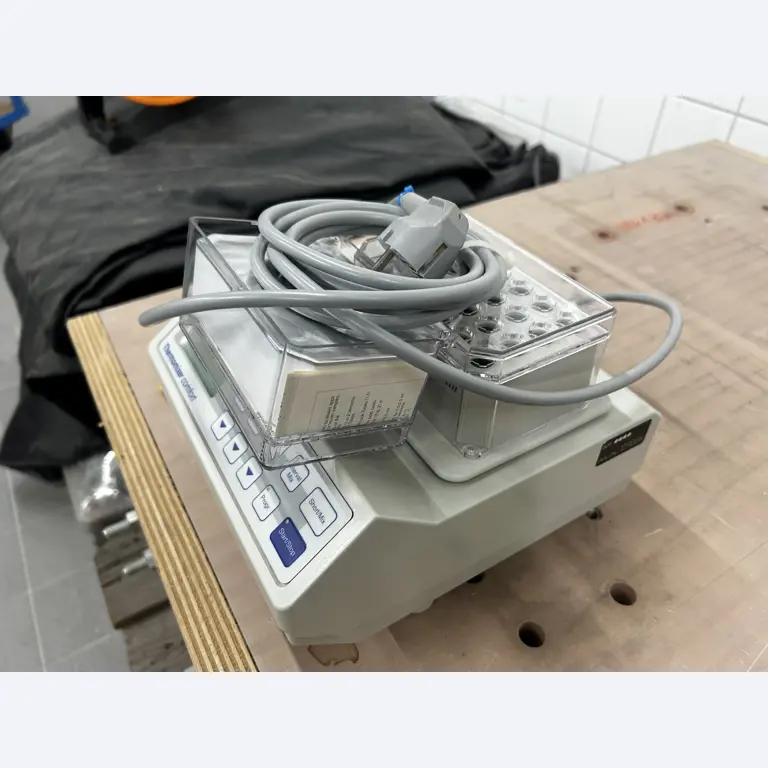 hochwertige Laborgeräte eines namhaften Unternehmens-3