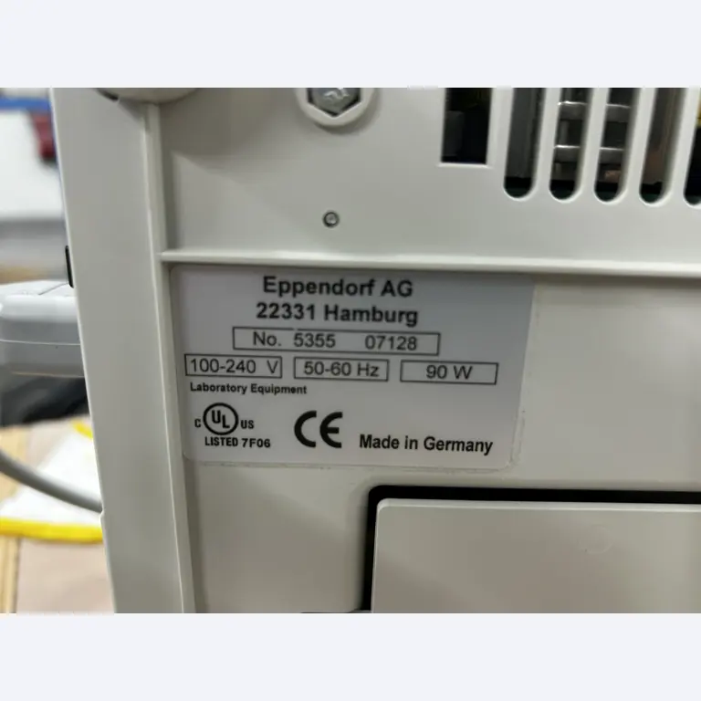 hochwertige Laborgeräte eines namhaften Unternehmens-5