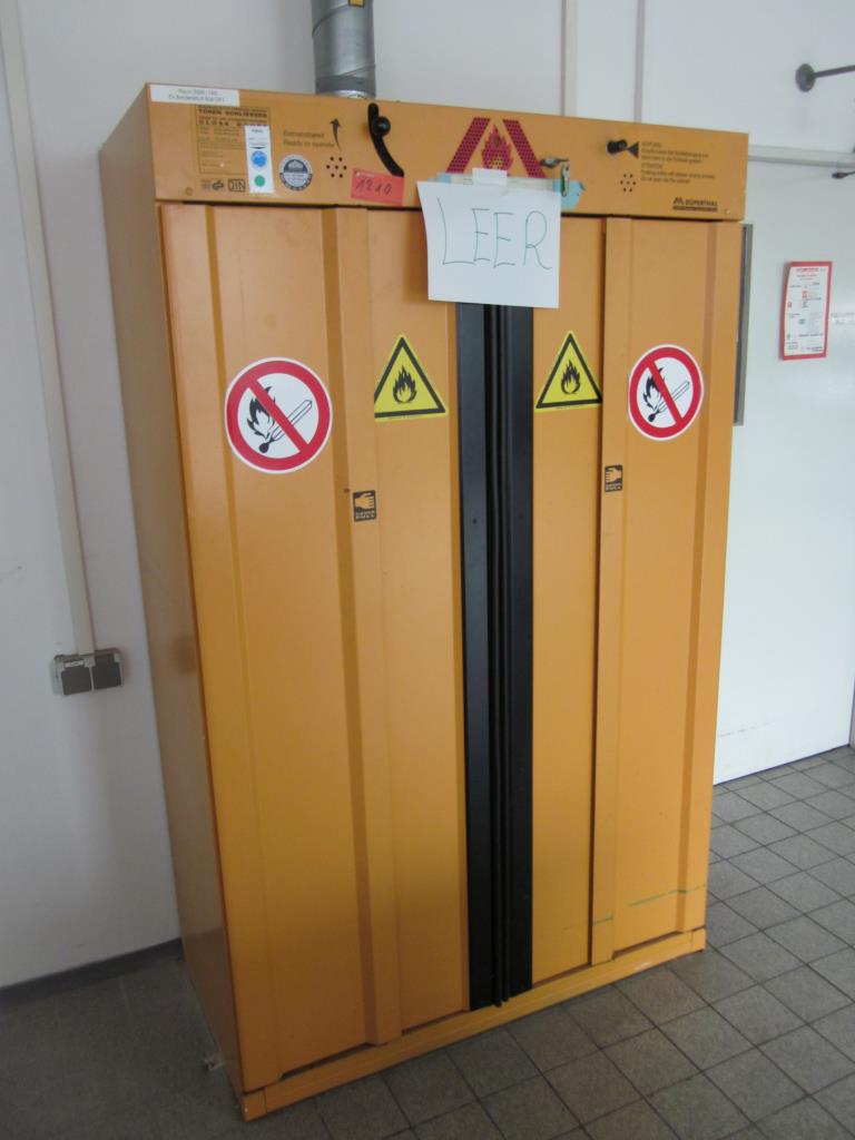 gepflegte Laborausstattung-2