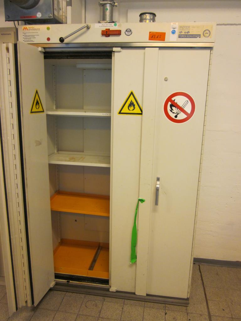 gepflegte Laborausstattung-2