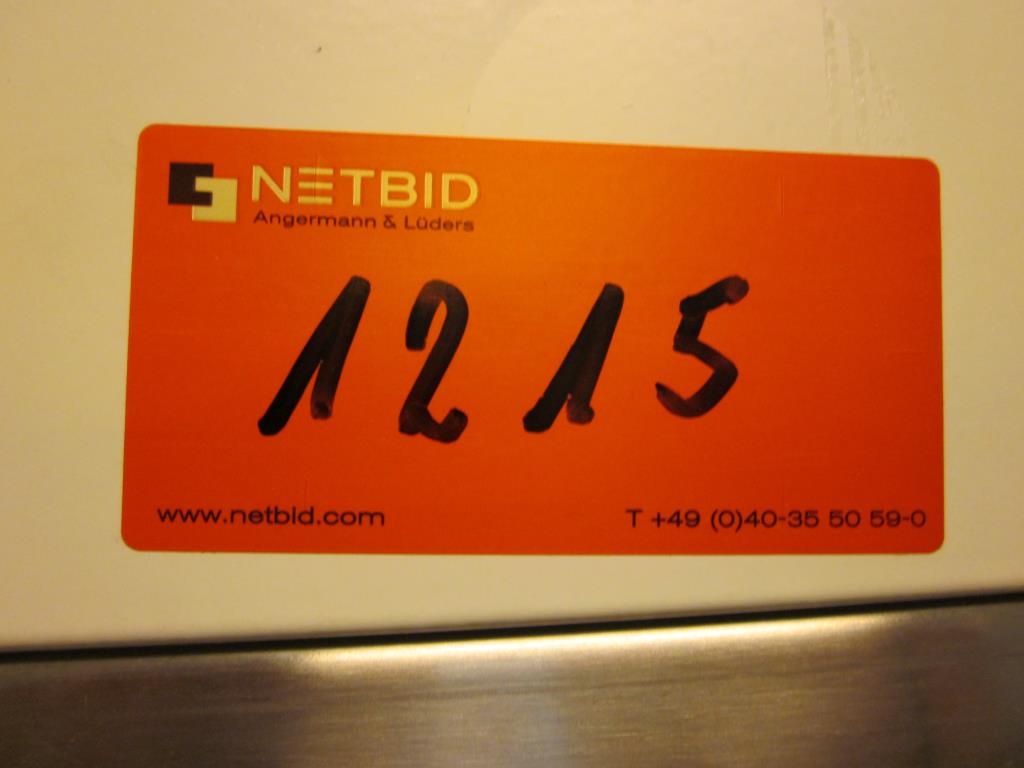 gepflegte Laborausstattung-3