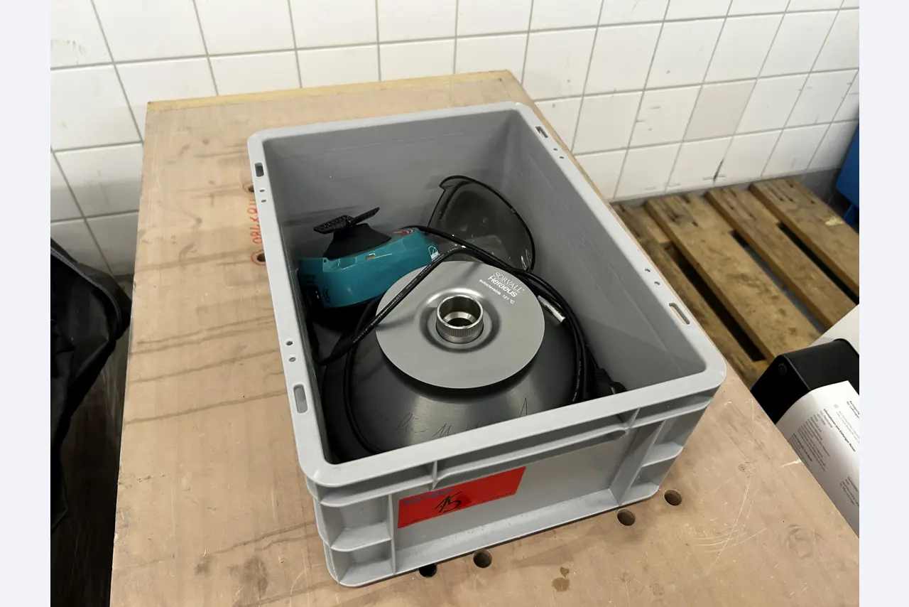 hochwertige Laborgeräte eines namhaften Unternehmens-2