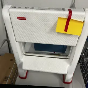 Coup de pied RUBBERMAID