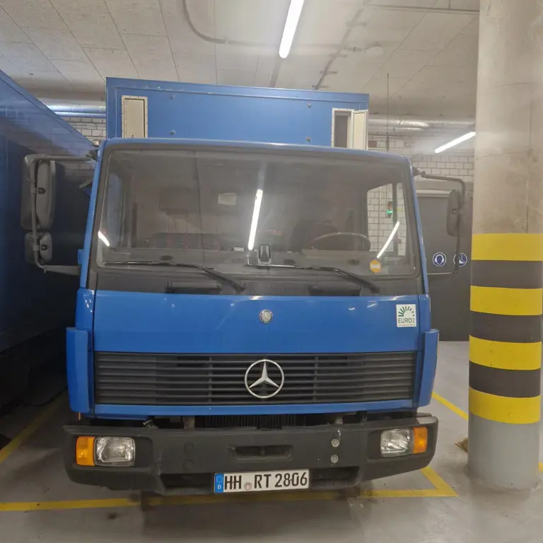 LKW mit Ladebordwand Mercedes Benz 814 (LN1)