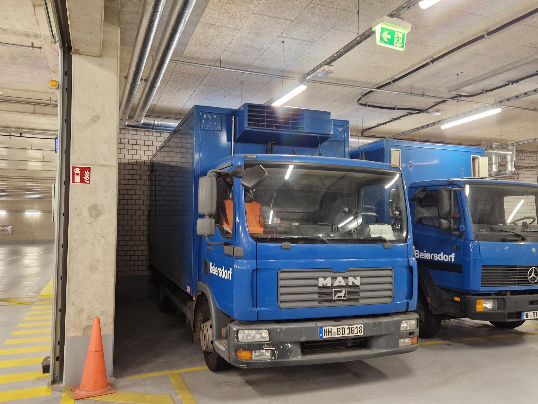 Laboratory equipment + trucks from a well-known company-1