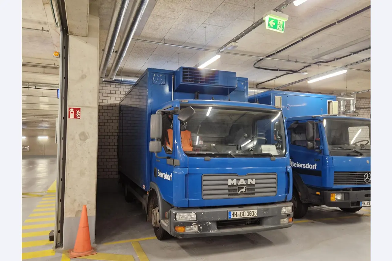 Laboratory equipment + trucks from a well-known company-1