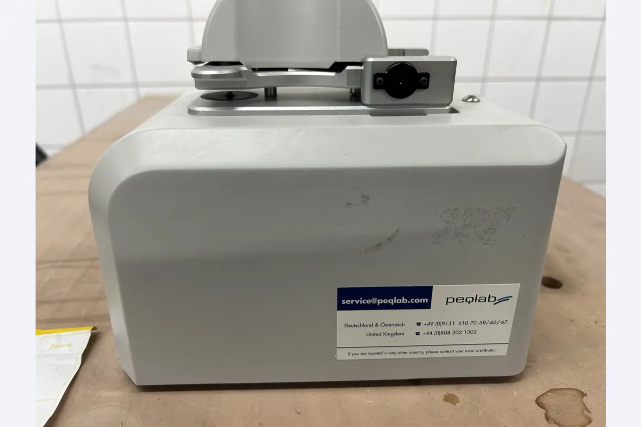 hochwertige Laborgeräte eines namhaften Unternehmens-3