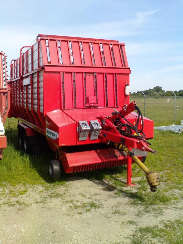 Well-maintained loader wagons-1