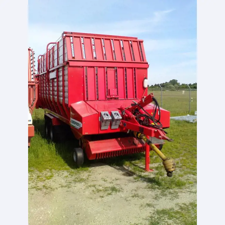 Vagões de carga em bom estado de conservação-1