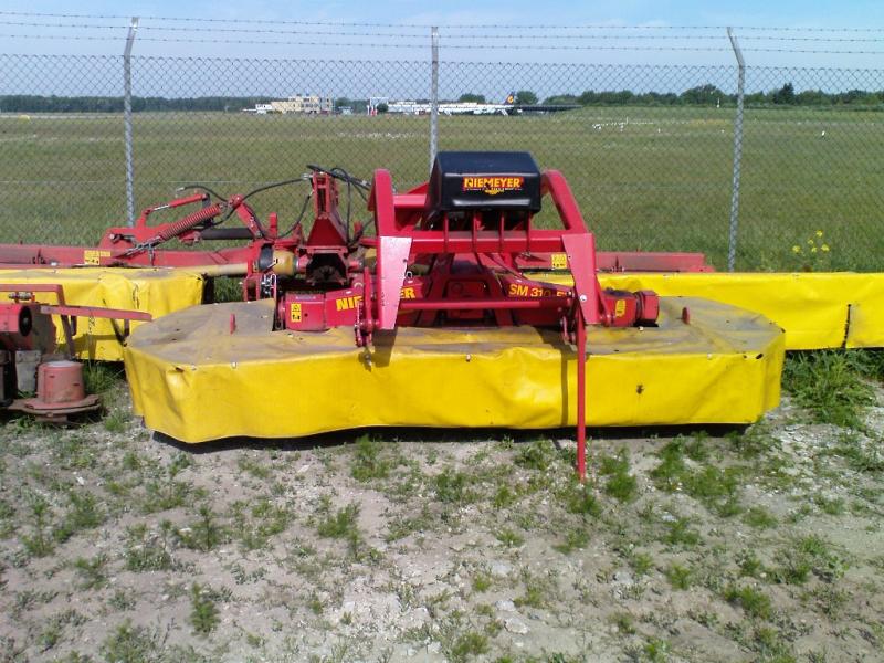 Well-maintained loader wagons-2