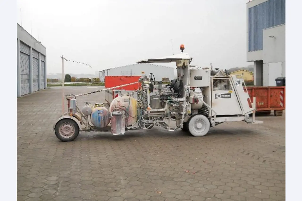 Vagões de carga em bom estado de conservação-3