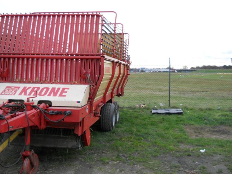Well-maintained loader wagons-4