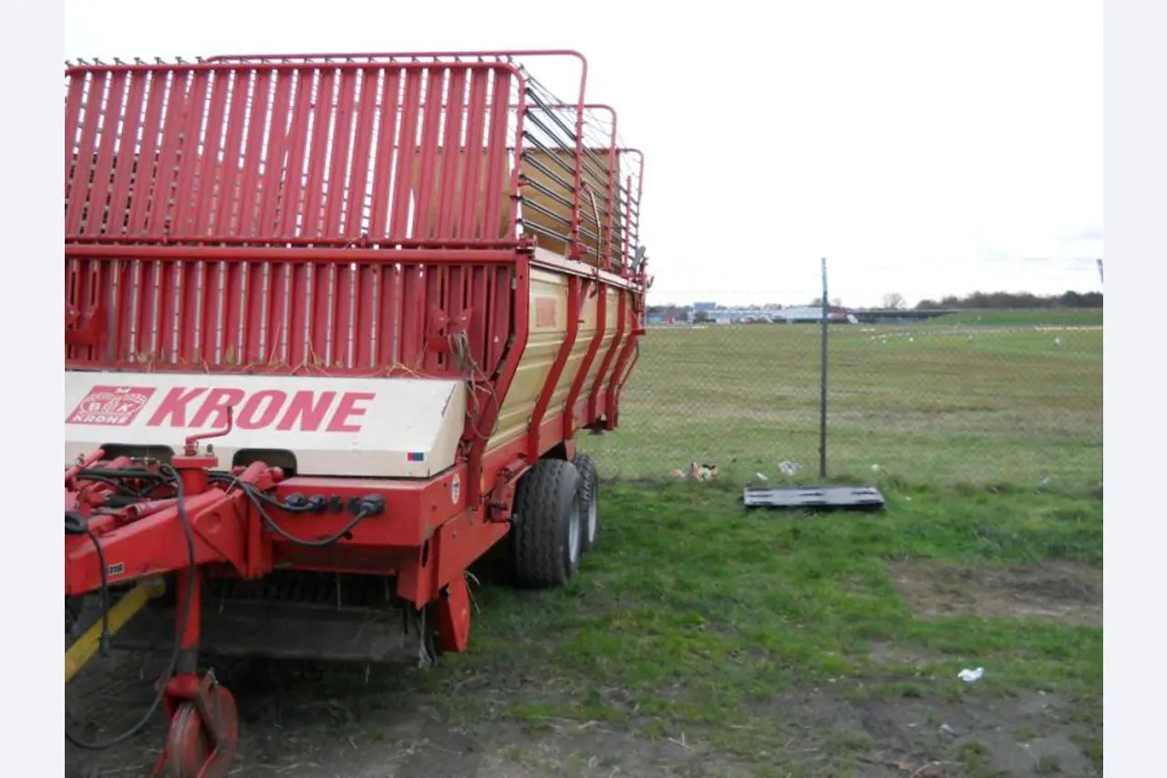 Vagões de carga em bom estado de conservação-4